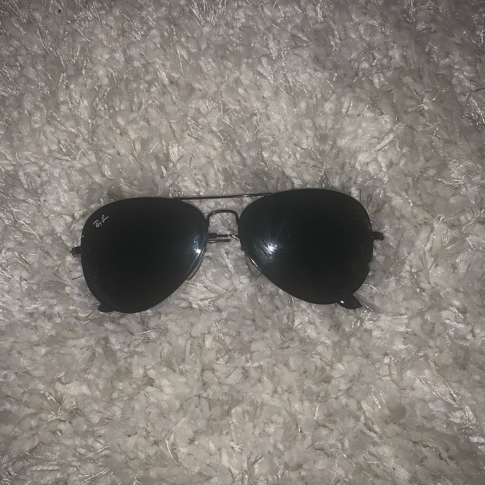 Black ray ban aviators
